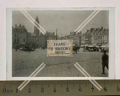 Orig. Glas Dia 1.WK Stadt Straßenansicht Markt Geschäfte Kirche Belgien Frank