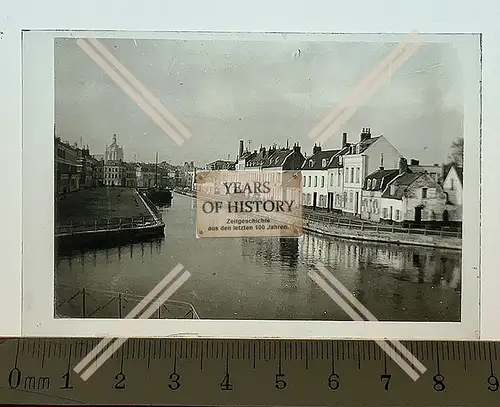 Orig. Glas Dia 1.WK Belgien Frankreich kleine Stadt am Fluss