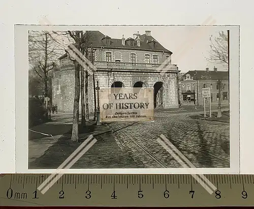 Orig. Glas Dia 1.WK Dorf in Belgien Frankreich Militärfahrzeug Straßenansicht