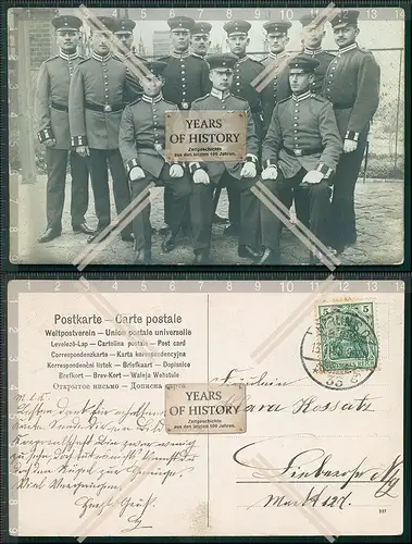 Foto AK Gruppe Soldaten 1908 gel. Berlin Kamerad in der Mitte Offizier WK 2