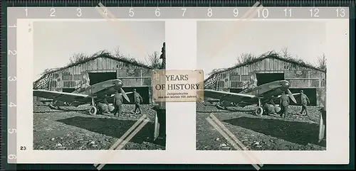 Stereo Foto  Flugzeug Airplane Me 109 gutgetarnter Schuppen Feldflughafen Bild-