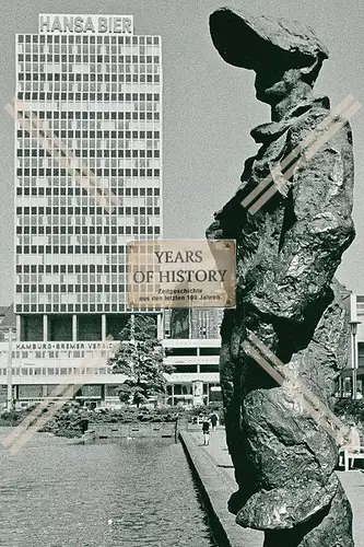 Foto Dortmund Faszination Skywalk Bronzestatue 1953 von Dortmunder Künstlerin 