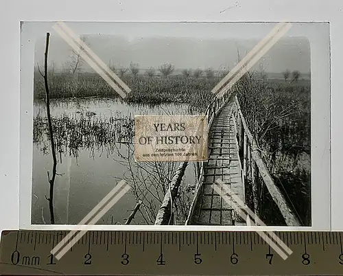 Orig. Glas Dia 1.WK Selbst gebaute Brücke im Sumpfgebiet