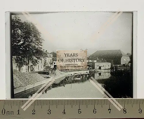 Orig. Glas Dia 1.WK Belgien Frankreich Dorf am Fluss