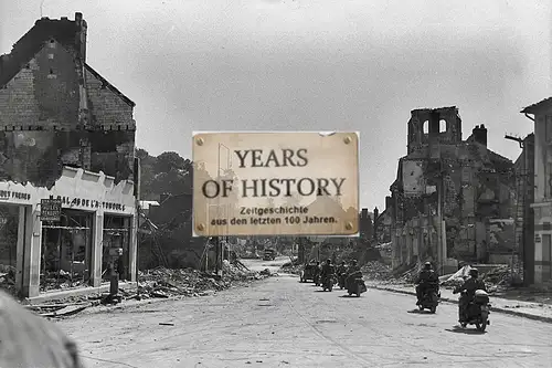Foto kein Zeitgenössisches Original Frankreich Motorrad zerstörte Häuser 