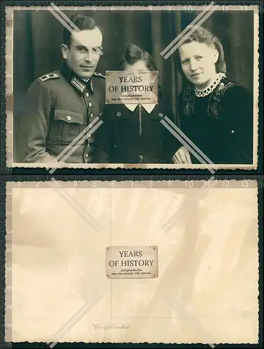 Studio Foto  1942 Soldat mit Frau und Tochter