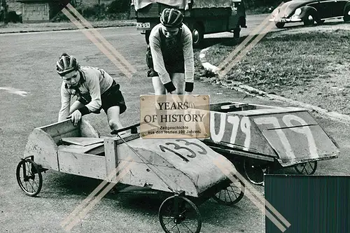 Foto Dortmund Seifenkistenrennen 1967 Seifenkisten aus Holz Sperrholz o.ä. Unt