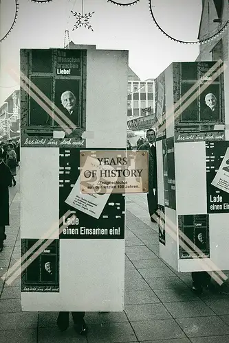 Foto Dorsten Ruhrgebiet Innenstadt Werbung bewegliche Litfaßsäulen von Mensch