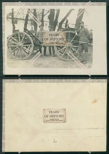 Foto AK 1. WK Soldaten zerstörter Werkstattwagen o.ä. 1917