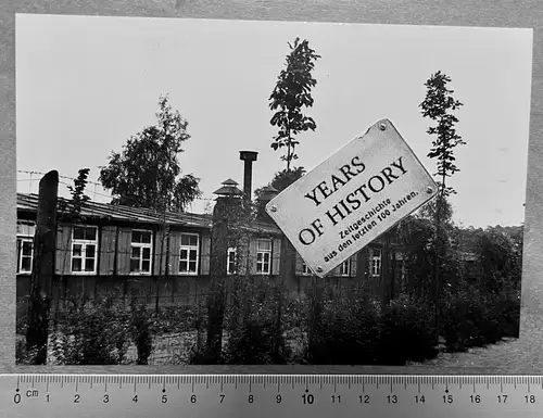 Foto Lager Baracke mit Zaun Rückseite mit Archivstempel
