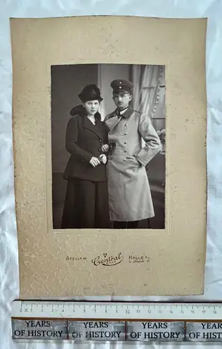 Foto im Passepartout 25x17 cm - feine Dame mit Soldat 1916 - Atelier Halle Saale