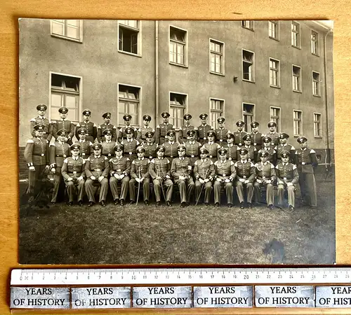 Foto Soldaten Wehrmacht 28x22 cm Gruppe Säbel Degen Kaserne 1936-39 auf Karton