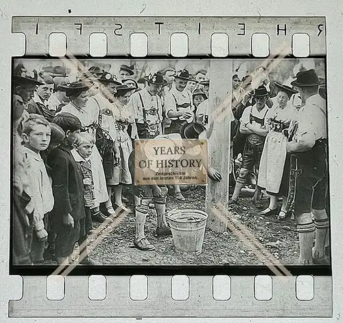 Original Dia 1922 Maienbrauchtum Maifeier Tracht Tanz Dorf in Bayern Maibaum Au