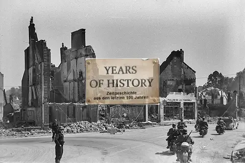 Foto kein Zeitgenössisches Original Frankreich Motorrad zerstörte Häuser 