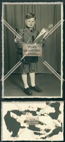 Foto AK kleiner Junge in Tracht Zuckertüte Schulranzen Einschulung 1940