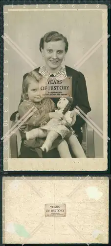 Foto AK junge Dame mit Tochter und Puppe 1940 Schildkröt oder ähnlich