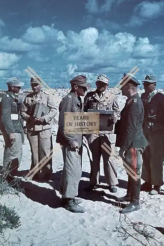 Repro Foto Rommel Afrika Besprechung mit Kammeraden