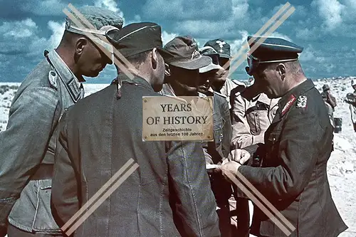 Repro Foto Rommel Afrika Besprechung mit Kammeraden