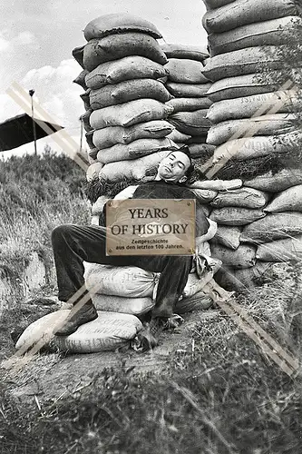 Repro Foto Sandsack Bunker Shelter 