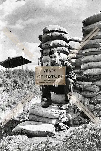 Repro Foto Sandsack Bunker Shelter 