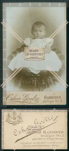 CDV Foto Kleinkind Mädchen im Kleid auf Fell sitzend Hannover um 1895