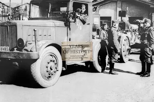 Repro Foto no Original 10x15cm Fahrzeug Schlepper Geschütz Flak o.ä. Frankreich 