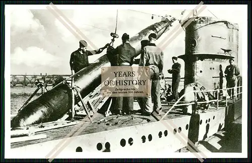 Foto Unterseeboot U-Boot Torpedoübergabe