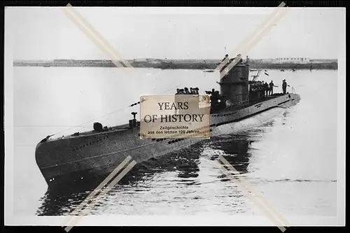 Foto Unterseeboot U-Boot U 89 unter Dietrich Lohmann im Hafen mit Mannschaft