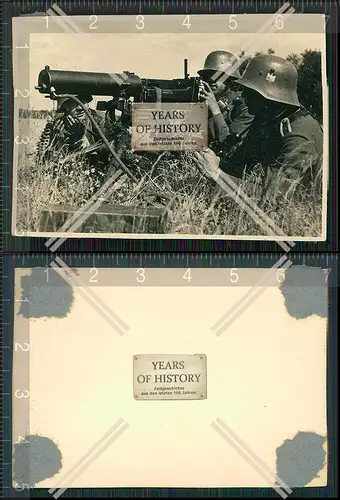 Orig. Foto Soldaten mit mit Stahlhelm und MG im Gelände