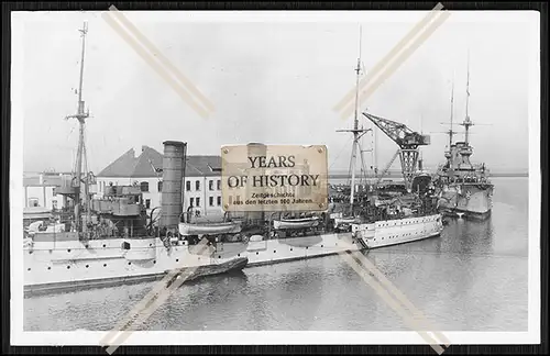 Foto S.M.S. Niobe 1899 in Tsingtau Kleiner Kreuzer u. Bismarck Kaiserliche Mari