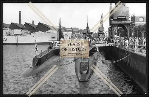 Foto englisch Britisches U-Boot Submarine Royal Navy HMS Talent u. Tally 1945