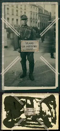 Orig. Foto Portrait Porträt Soldat Uniform in einer Stadt