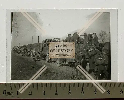 Orig. Glas Dia 1.WK Soldaten Vormarsch mit Fahrzeuge Belgien Frankreich