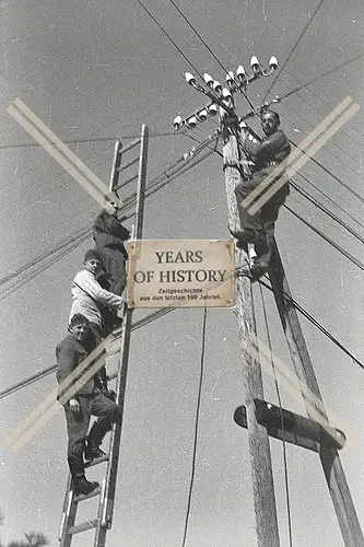 Repro Foto Greece Griechenland Soldaten Reparatur am Strommast