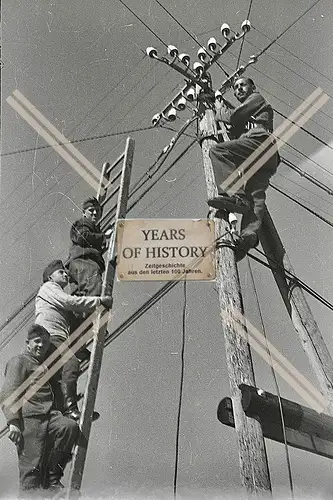 Repro Foto Greece Griechenland Soldaten Reparatur am Strommast