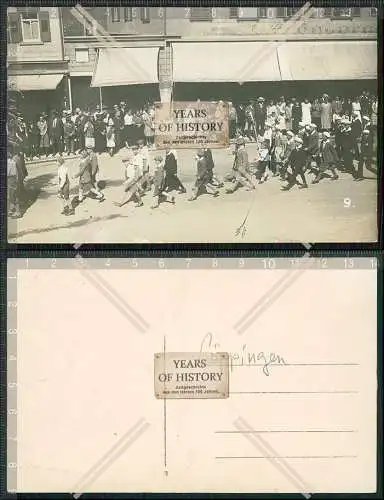 Foto AK Göppingen 1911 Schüler und Studenten Marsch Innenstadt Foto Stempel M