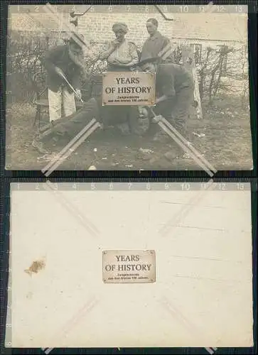 Foto AK Soldaten Spaß Scherz 1. MG Kompanie R 7 R er 1918 Feldpost