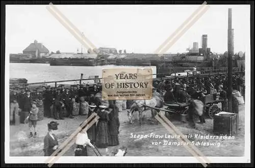 Foto Scapa Flow Marine Soldaten Leute mit Kleidersäcken vor Dampfer Schleswig 