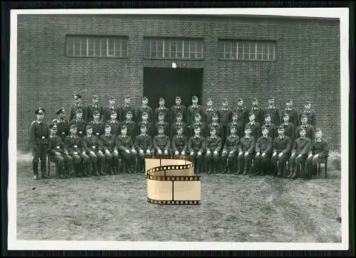 Foto 12x8 cm I. Flak-Regiment 14 Köln-Porz o. Telgte Gruppenfoto in der Kaserne
