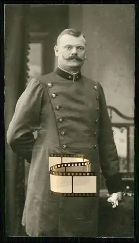 Foto 14x8 cm 1. WK Stand-Portrait Soldat im Mantel 1916