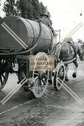 Foto Dortmund 1958 Straße Spülung mit Pferd und Wagen