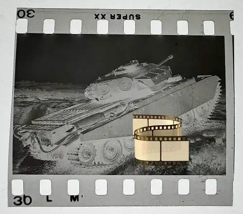 SuperX Negativ 4x3,5 cm nach 1945  - Panzer Tank im Gelände