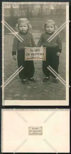 Foto AK Zwillinge Mädchen um 1930