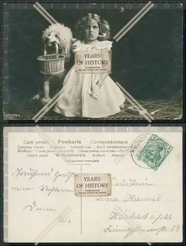 Foto AK Mädchen Pfeife u. großer Pudel Korb im Maul 1912 gelaufen