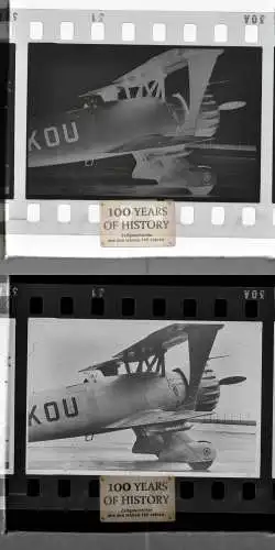 Negativ abfotografiertes Foto Flugzeug airplane aircraft ca. 4x3,5 cm