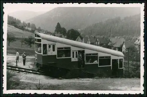 Foto AK Oberweißbacher Bergbahn Bahn Haltestelle Fahrgäste Schwarzatal Cursdorf