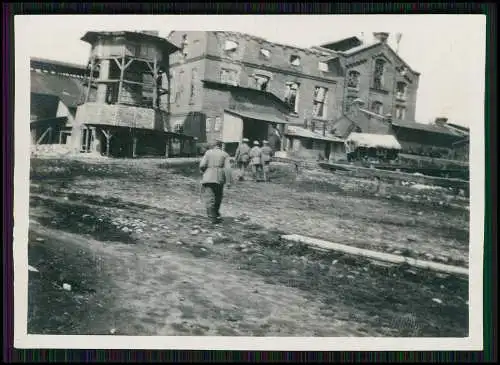 Foto 1.WK Soldaten Ostfront 1915 Kriegszerstörungen Beschreibung Rückseite 6x9cm