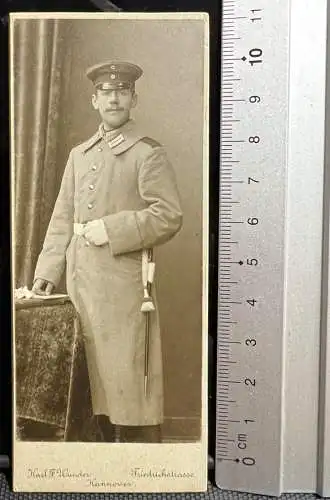 2x CDV CAB Foto Portrait Soldat 1. WK Seitengewehr Uniform Schirmmütze Koppel