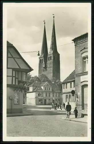 Foto AK Postkarte Burg bei Magdeburg Nikolaikirche Straße Geschäfte DDR