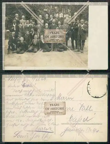 Foto AK Leipzig 1920 gelaufen Gruppe junger und alter Männer 